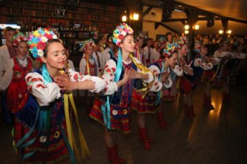Dansuri și tradiții ale etniilor din România, prezentate într-un spectacol extraordinar, la Suceava