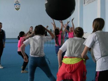 Dansuri și tradiții ale etniilor din România, prezentate într-un spectacol extraordinar, la Suceava