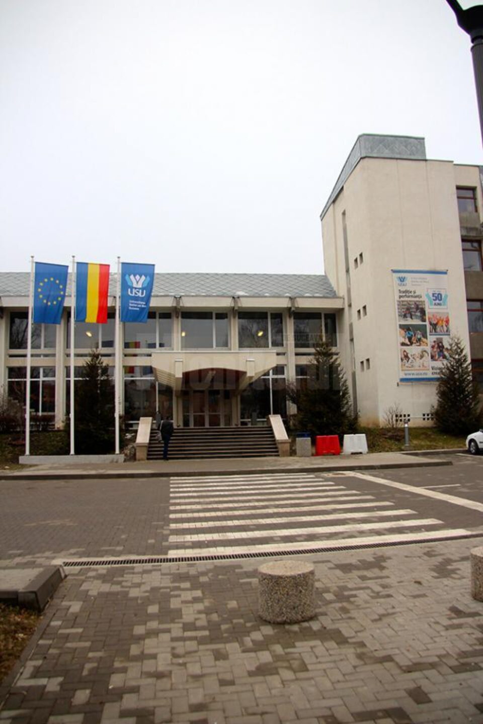 Un lector al Universității din Suceava acuză conducerea instituției că a măsluit un concurs pentru ocuparea unui post Un lector al Universității din Suceava acuză conducerea instituției că a măsluit un concurs pentru ocuparea unui post