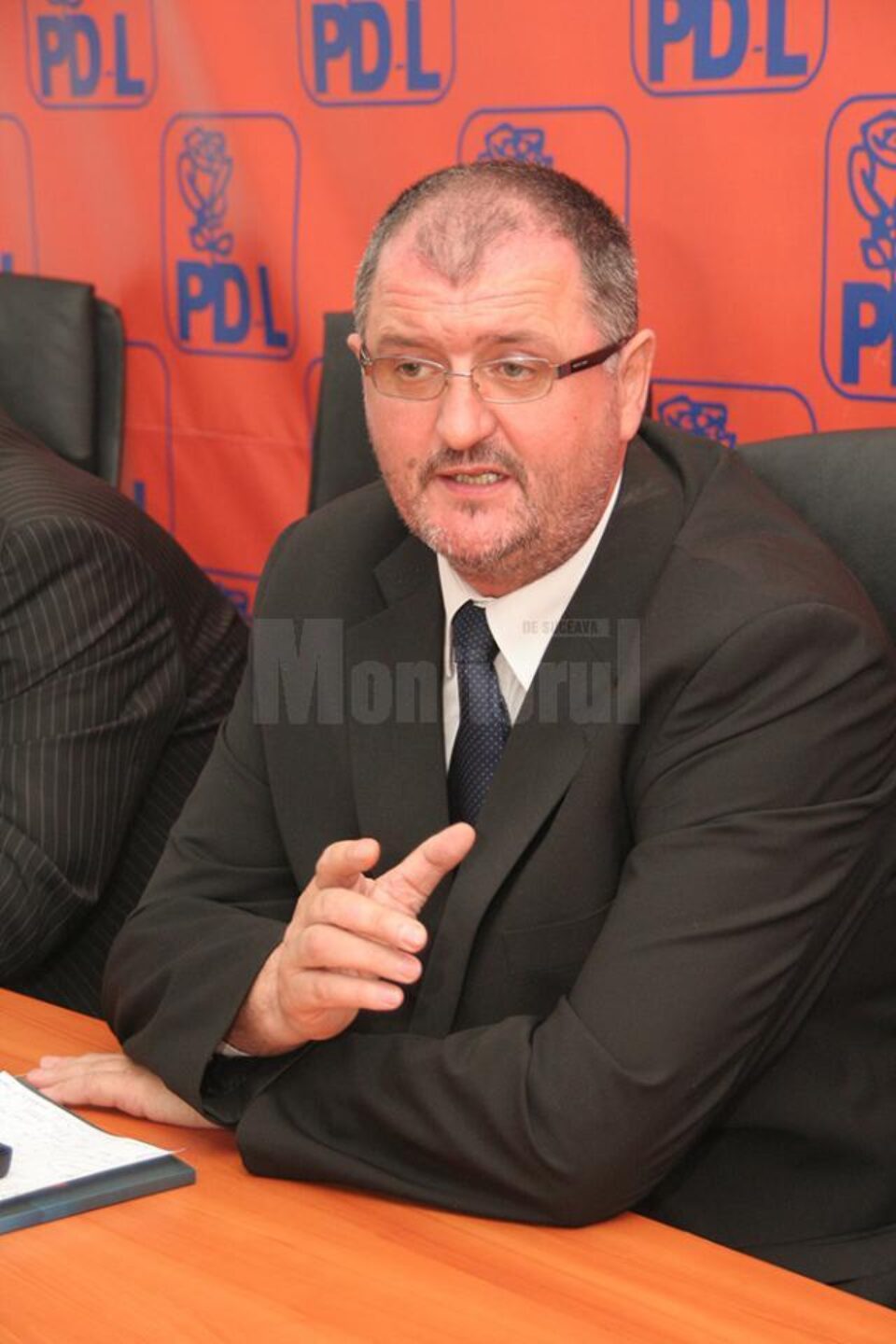 Orest Onofrei: „Este un fel de a proceda la fel ca unii care țin mortul ascuns în casă pentru a-i lua pensia în continuare” Orest Onofrei: „Este un fel de a proceda la fel ca unii care țin mortul ascuns în casă pentru a-i lua pensia în continuare”