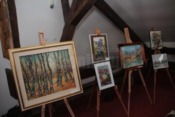 Zece artiști plastici suceveni au expus circa 50 de lucrări la Casa Prieteniei