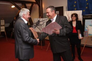Zece artiști plastici suceveni au expus circa 50 de lucrări la Casa Prieteniei