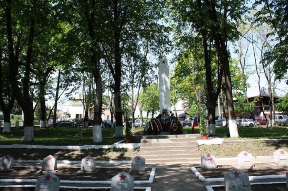 Cimitirul ostașilor sovietici din municipiul Fălticeni