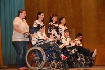 Mai mulți copii cu dizabilități au dansat pe scena suceveană, într-un spectacol caritabil de excepție