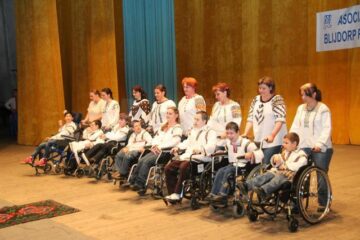 Mai mulți copii cu dizabilități au dansat pe scena suceveană, într-un spectacol caritabil de excepție