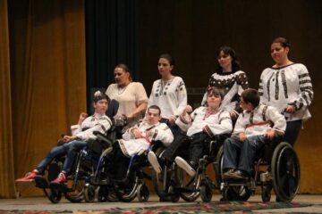 Mai mulți copii cu dizabilități au dansat pe scena suceveană, într-un spectacol caritabil de excepție