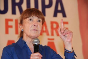 Monica Macovei: „Vrem să scăpăm România de această bandă de tâlhari, de hoți și de corupți”