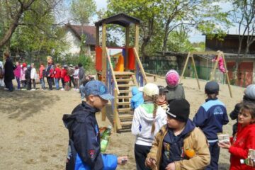 Loc de joacă amenajat de Rosal în municipiul Suceava