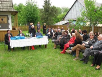 Festivitate de premiere în curtea Casei memoriale Eusebiu Camilar