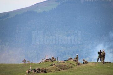 Exercițiul de apărare cu trageri la țintă al vânătorilor de munte de la Vatra Dornei