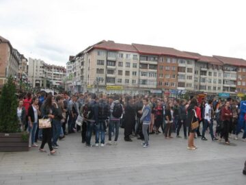 Aproape o mie de voluntari au militat ieri împotriva violenței, a drogurilor și a tutunului