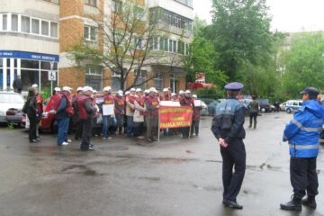 Angajații de la Poștă au pichetat sediul din Suceava al instituției