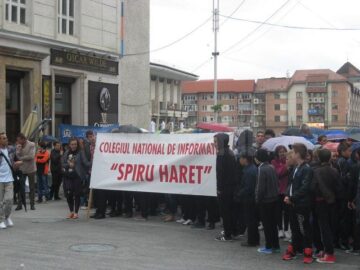 Aproape o mie de voluntari au militat ieri împotriva violenței, a drogurilor și a tutunului