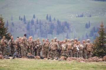 Exercițiul de apărare cu trageri la țintă al vânătorilor de munte de la Vatra Dornei