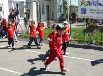Micuții din Fălticeni, atrași la acțiuni sportive