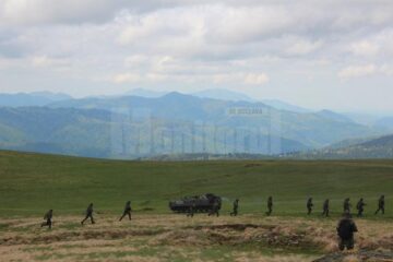 Exercițiul de apărare cu trageri la țintă al vânătorilor de munte de la Vatra Dornei