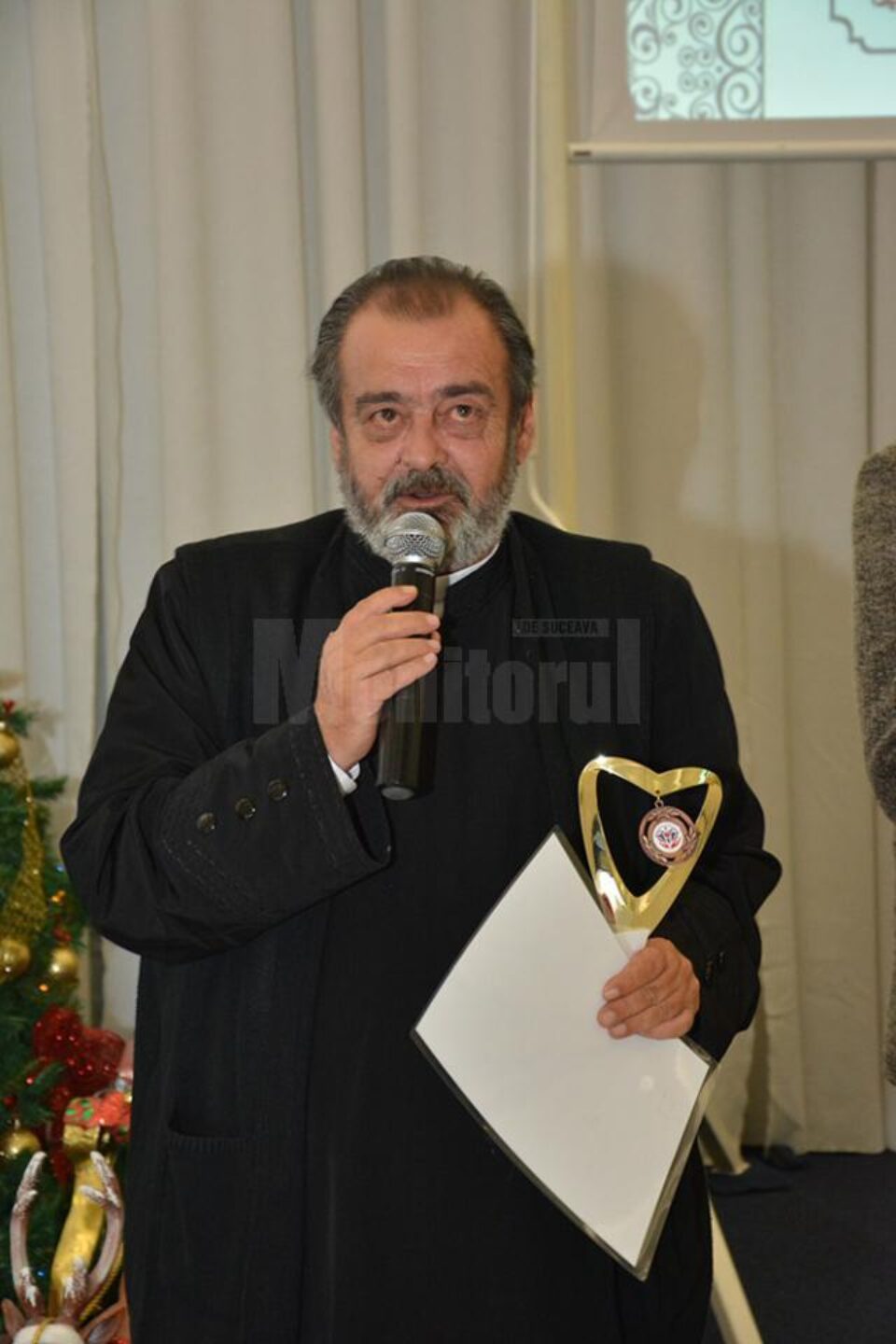 Preotul Mihai Negrea, premiat în cadrul Galei Top 10 Suceveni