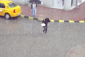 Ploaie torențială în centrul municipiului Suceava, joi după-amiază