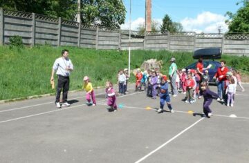 Micuții din Fălticeni, atrași la acțiuni sportive