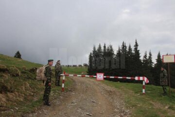 Exercițiul de apărare cu trageri la țintă al vânătorilor de munte de la Vatra Dornei