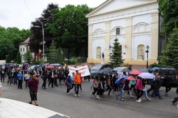 Aproape o mie de voluntari au militat ieri împotriva violenței, a drogurilor și a tutunului