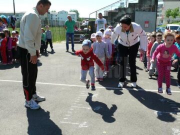 Micuții din Fălticeni, atrași la acțiuni sportive