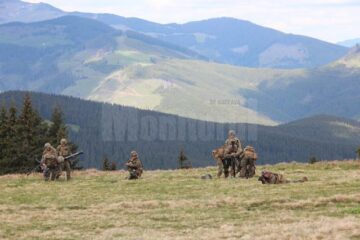 Exercițiul de apărare cu trageri la țintă al vânătorilor de munte de la Vatra Dornei