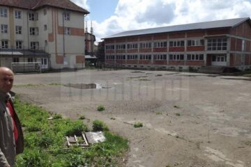 Directorul LPS, Ioan Radu și o parte din campusul abandonat al LPS