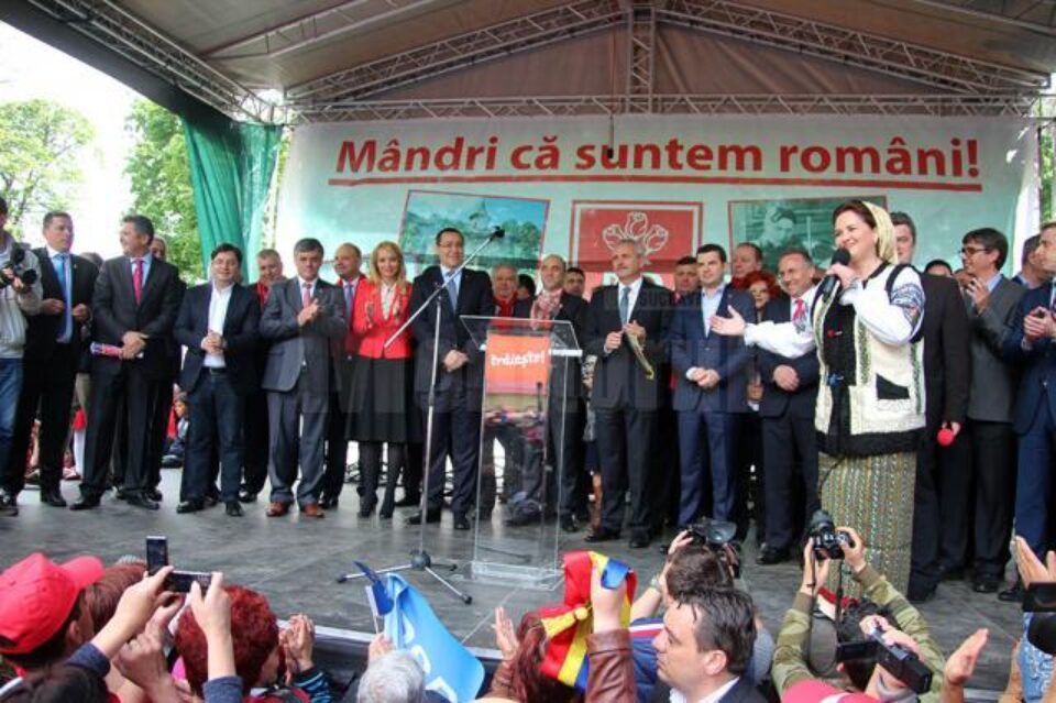Liderii PSD în fața mulțimii