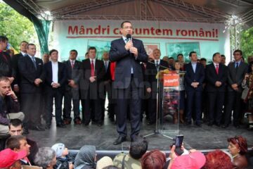 Victor Ponta salută gazdele