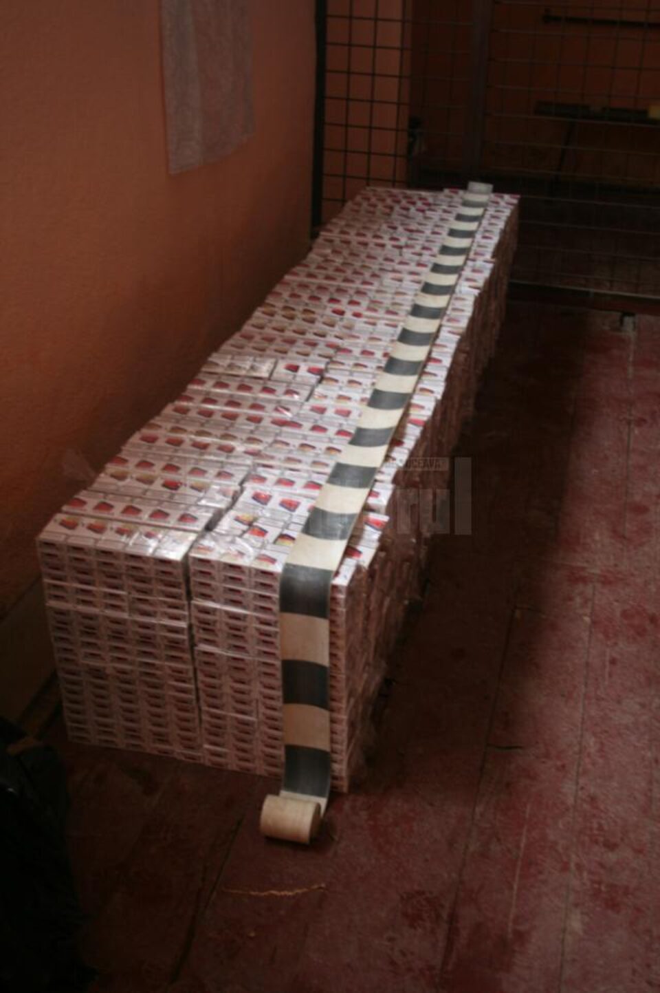 Cele aproximativ 6.000 de pachete de țigări