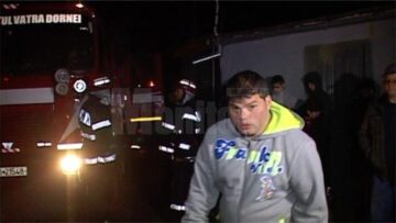 Petrică Mândrilă, la fata locului, in noaptea incendiului care a cuprins blocul din Broșteni