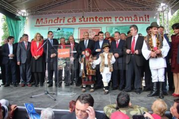 Victor Ponta, secondat de primarul PNL de Dumbrăveni la mitingul electoral PSD