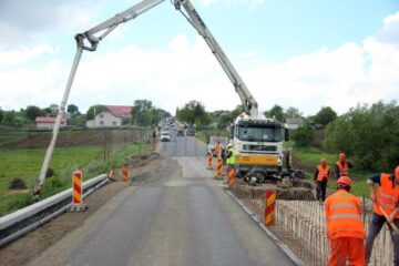 Victor Ponta a inspectat ieri șantierul de pe drumul național care face legătura dintre Suceava și Botoșani