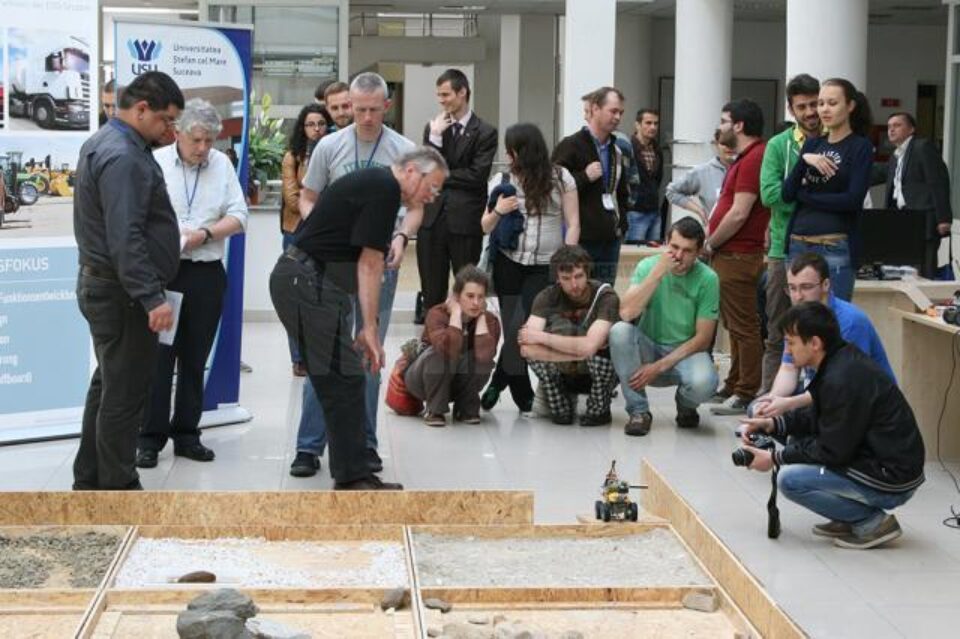 Spectacol cu roboți, la Universitatea „Ștefan cel Mare”