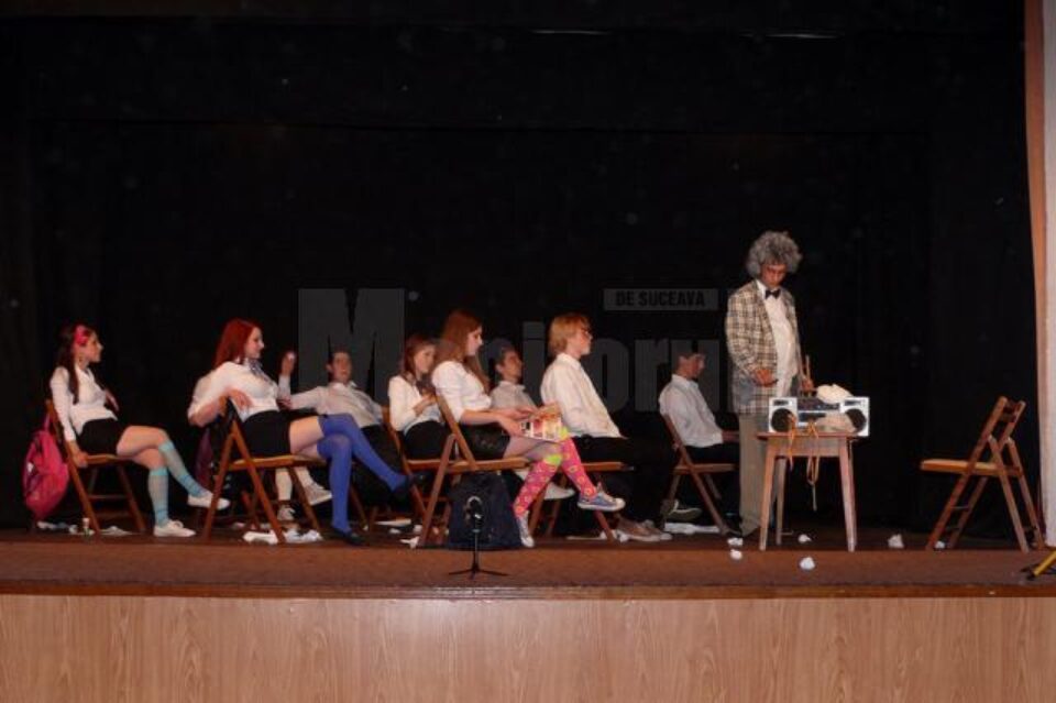 Încep înscrierile pentru festivalurile de folk și teatru de la Fălticeni