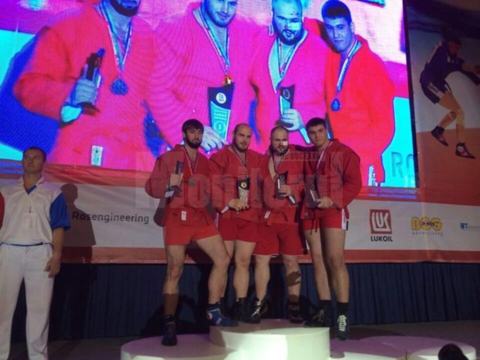 Gheorghe Ignat (al doilea din dreapta), pe podiumul Europenelor, alături de greii care au luptat la +100 de kilograme Gheorghe Ignat (al doilea din dreapta), pe podiumul Europenelor, alături de greii care au luptat la +100 de kilograme