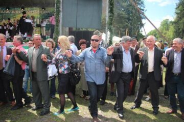 Hora Bucovinei a adus ieri la Bucșoaia mii de oameni din toate colțurile județului