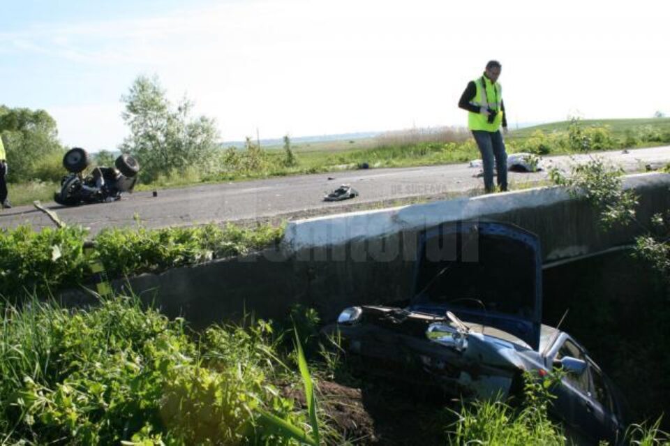 Un mort și patru răniți, după ce un ATV a fost lovit de o mașină