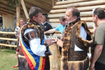 Hora Bucovinei, armistițiu de câteva ore pentru toți politicienii