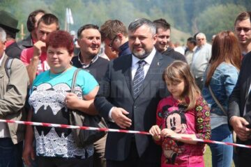Hora Bucovinei a adus ieri la Bucșoaia mii de oameni din toate colțurile județului