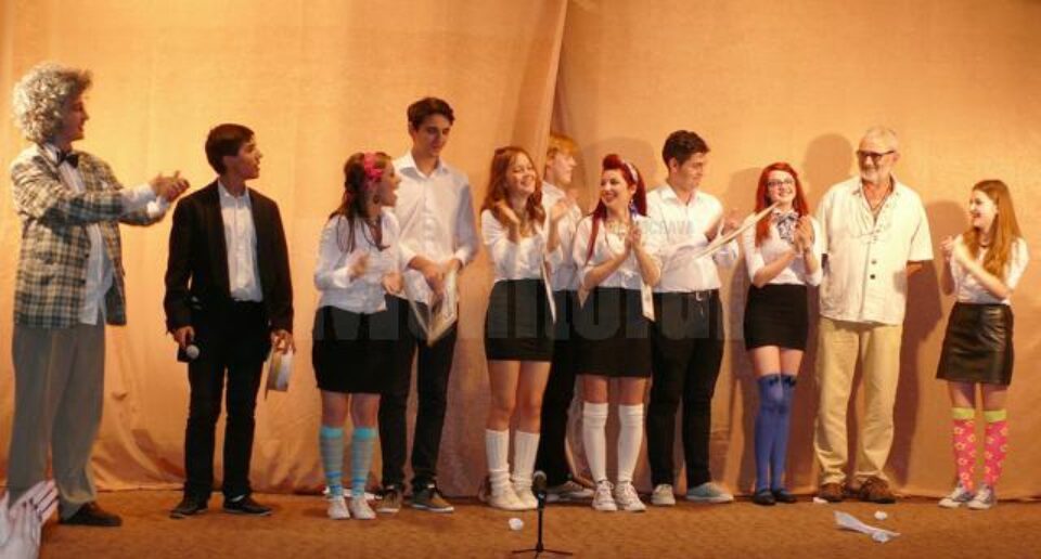 Încep înscrierile pentru festivalurile de folk și teatru de la Fălticeni