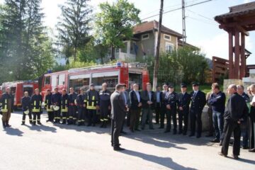 Primăria din Pojorâta a primit ca donație o mașină de pompieri din Germania