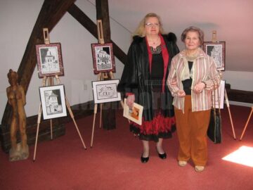 Lucia Pușcașu și Ludmila Toma la expoziția „Interferențe etnice bucovinene”