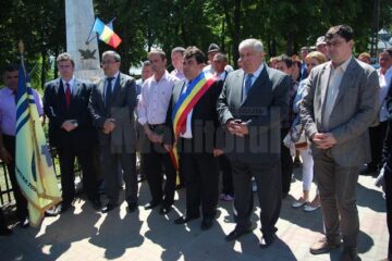 Președintele CJ Cătălin Nechifor, prefectul Florin Sinescu, deputatul Gavril Mîrza și dr. Tiberius Brădățan, invitați la inaugurarea drumului din Todirești
