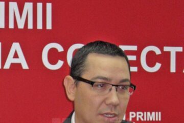 Victor Ponta: ”Îndemn românii să vină la vot, să decidă dacă vor să revină la deciziile austerității și sărăciei, din 2010, sau dacă vor să continuăm proiectul relansării României, renașterii României”