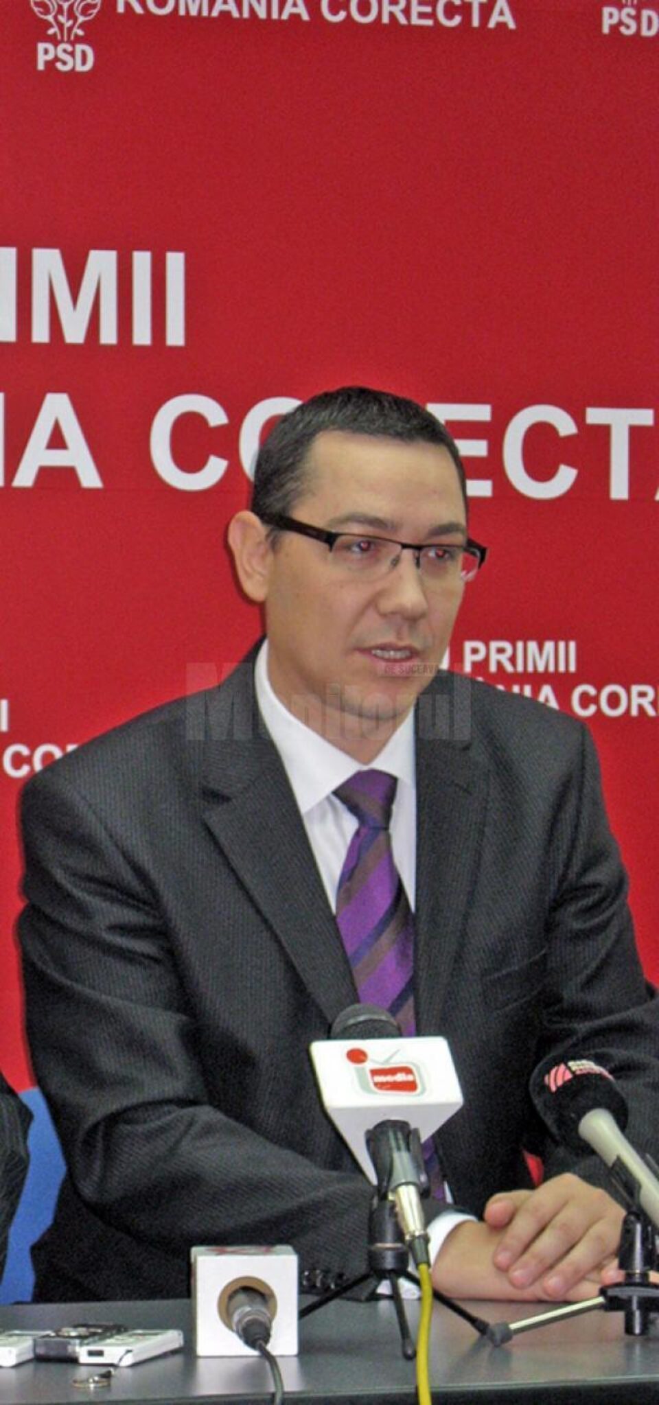 Victor Ponta: ”Îndemn românii să vină la vot, să decidă dacă vor să revină la deciziile austerității și sărăciei, din 2010, sau dacă vor să continuăm proiectul relansării României, renașterii României” Victor Ponta: ”Îndemn românii să vină la vot, să decidă dacă vor să revină la deciziile austerității și sărăciei, din 2010, sau dacă vor să continuăm proiectul relansării României, renașterii României”