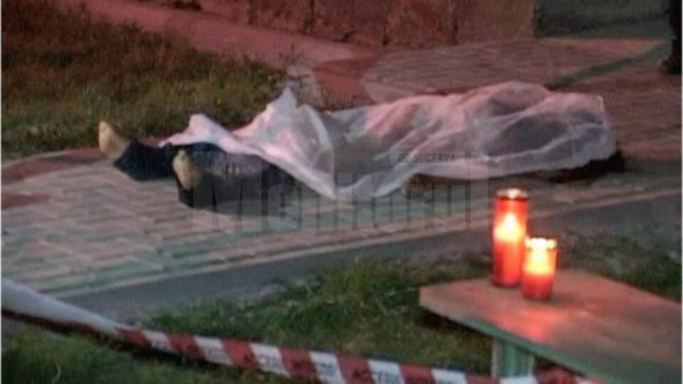 Și-a măcelărit soția cu un cuțit, după care a târât-o moartă în fața blocului și a lovit-o cu picioarele în cap