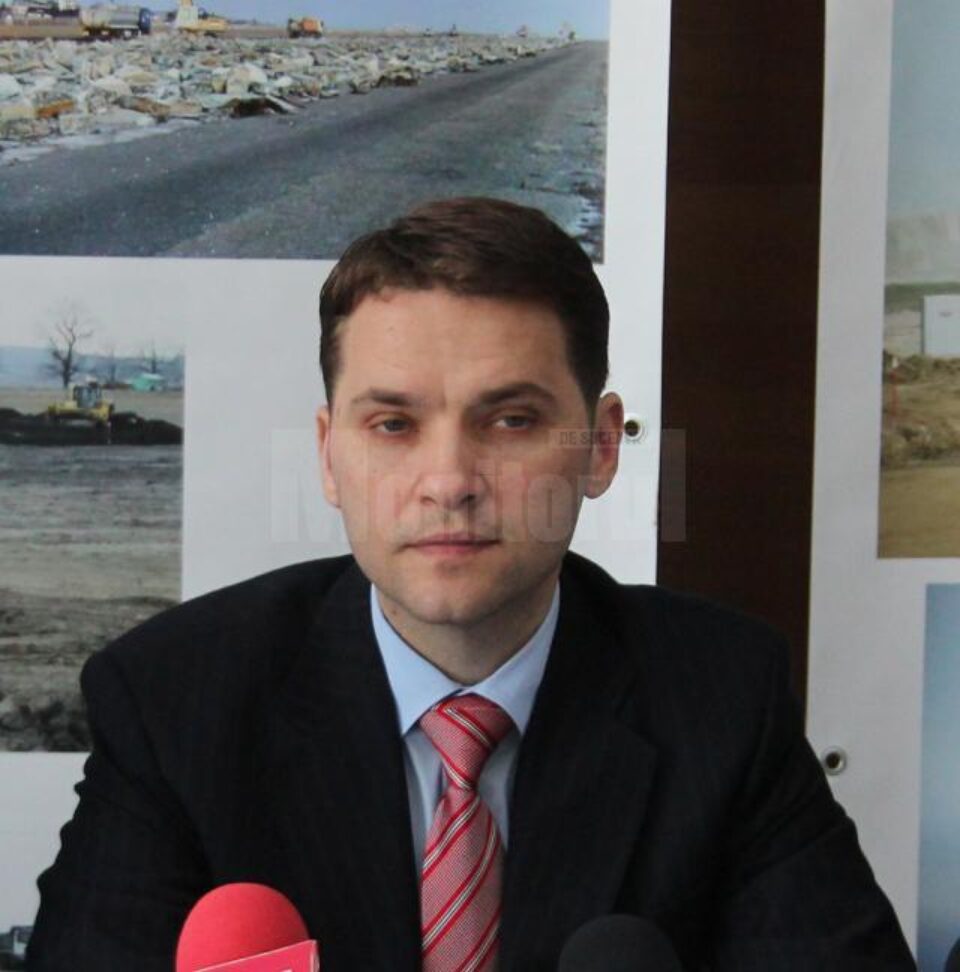 Dan Șova a declarat că va propune Guvernului ca finanțarea să fie făcută din acciza pe combustibil, introdusă la 1 aprilie 2014 Dan Șova a declarat că va propune Guvernului ca finanțarea să fie făcută din acciza pe combustibil, introdusă la 1 aprilie 2014