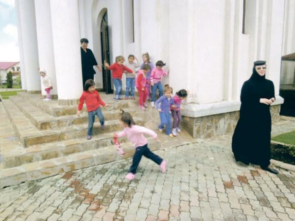 Parteneriat duhovnicesc pentru o familie cu 126 de copii